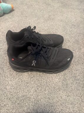 On Running All-Black Men’s Athletic Running Shoes